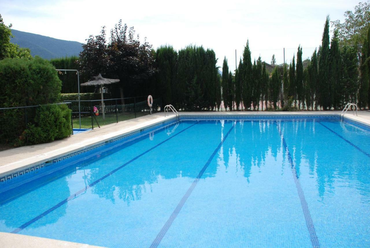 Atico en Biescas con Piscina, Tenis y Barbacoa Exterior foto