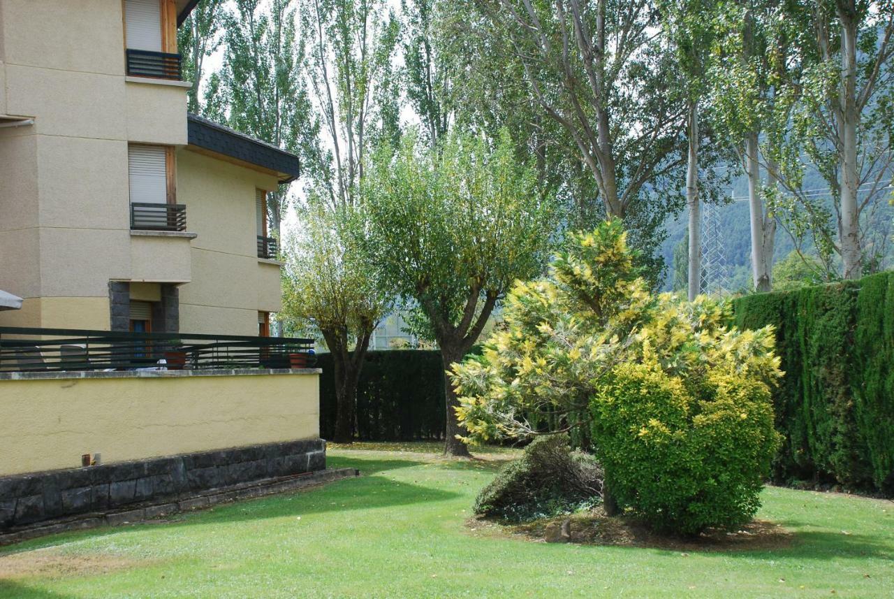 Atico en Biescas con Piscina, Tenis y Barbacoa Exterior foto