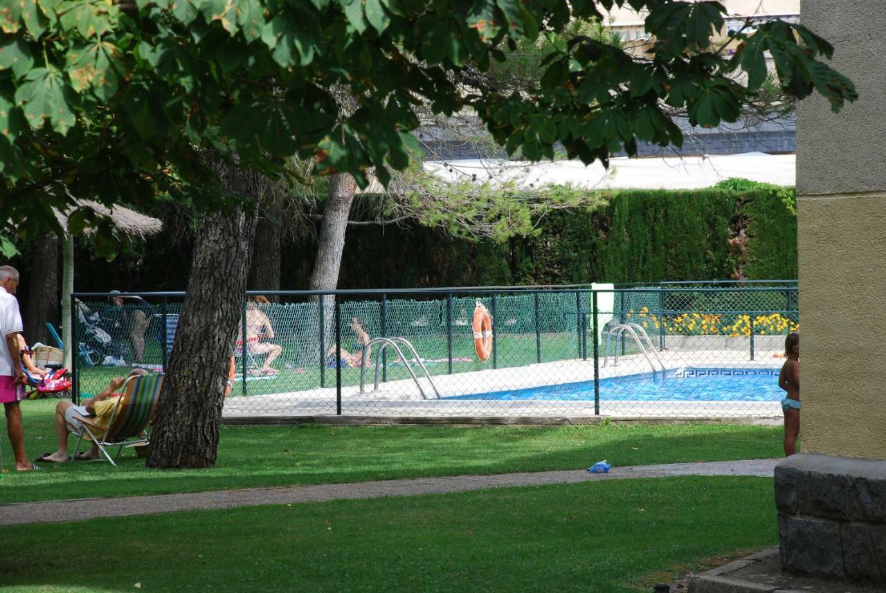 Atico en Biescas con Piscina, Tenis y Barbacoa Exterior foto